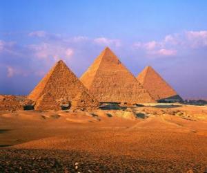 Puzzle Η Μεγάλη Πυραμίδα της Γκίζας, στο κέντρο μαζί με δύο άλλα σημαντικά πυραμίδες της Γκίζας συγκρότημα Νεκρόπολη στα περίχωρα του Καΐρου, Αίγυπτος
